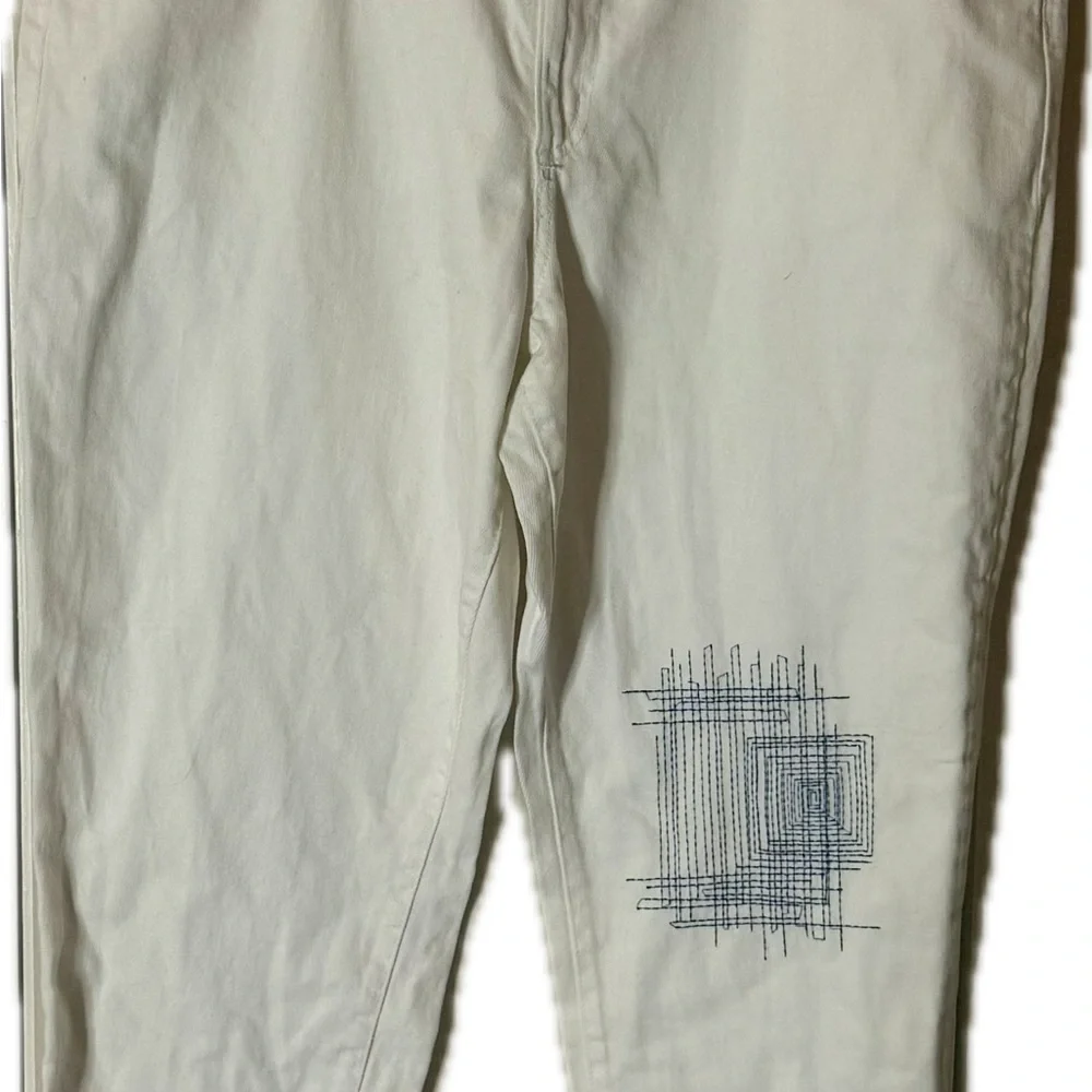 Universal Thread Women's Boyfriend Jeans in White with Embroidered Details - Picture 2 of 9
